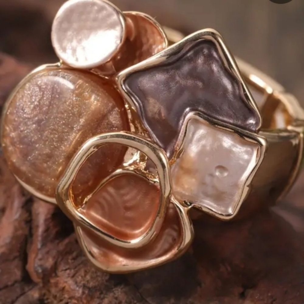 Ring - Picture 2 of 3